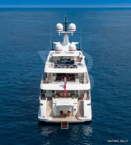 Cocktails yacht exterior 5