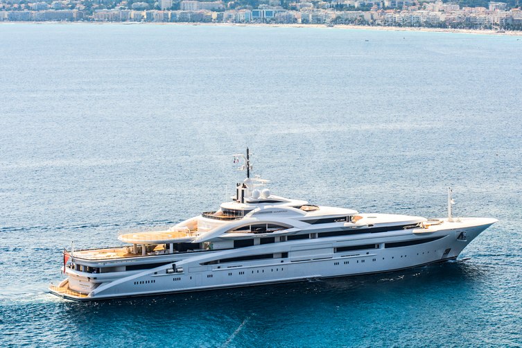 Maryah yacht exterior 12