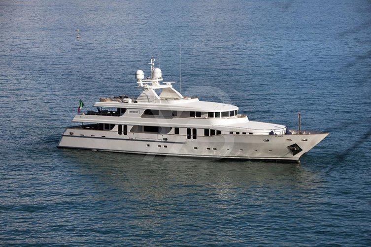 New Master yacht exterior 4