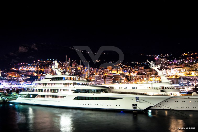 Royal Romance yacht exterior 7