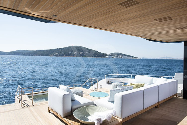 Saint V yacht exterior 19