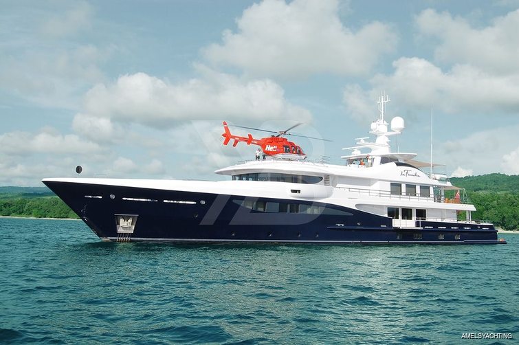 La Familia yacht exterior 3