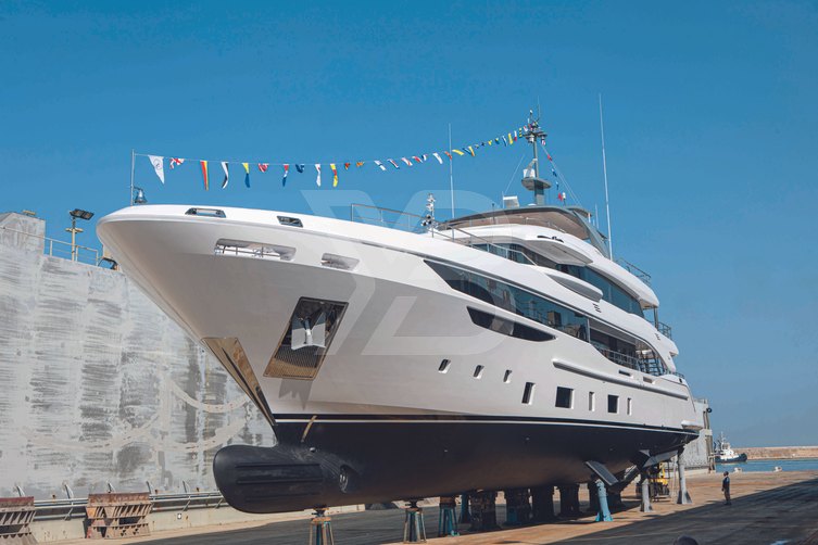 Donna Santa Due yacht exterior 13