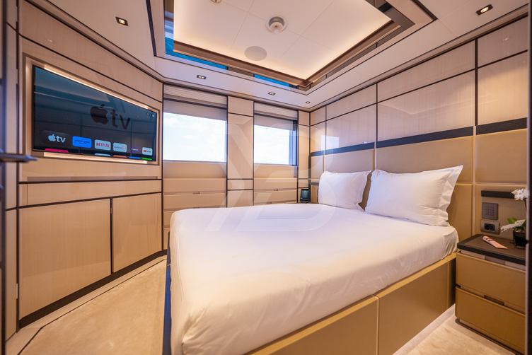 Reliance yacht interior 17