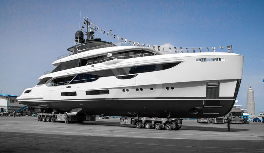 Maverick yacht exterior 4