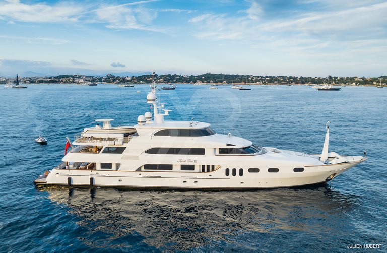 Keri Lee III yacht exterior 2