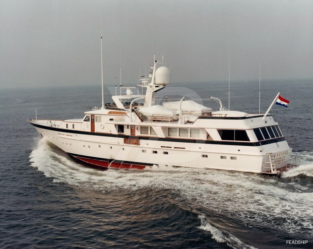 Yes yacht exterior 4