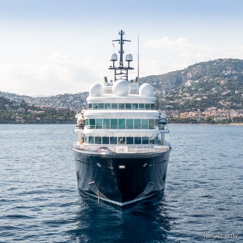 Le Grand Bleu yacht exterior 30