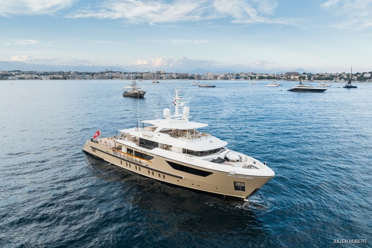 Lars yacht exterior 24