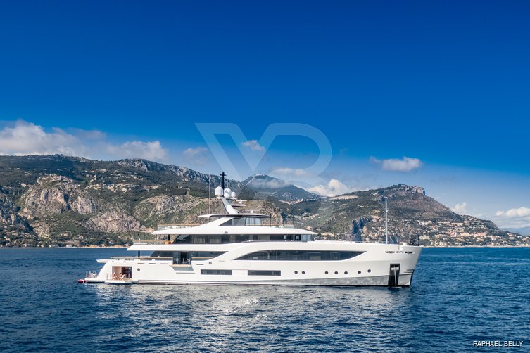 C yacht exterior 2