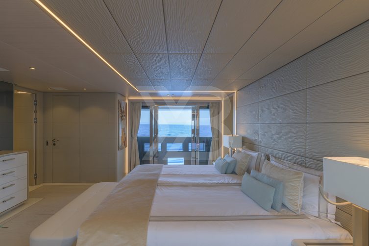 EIV yacht interior 17