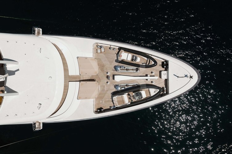 Pure yacht exterior 4