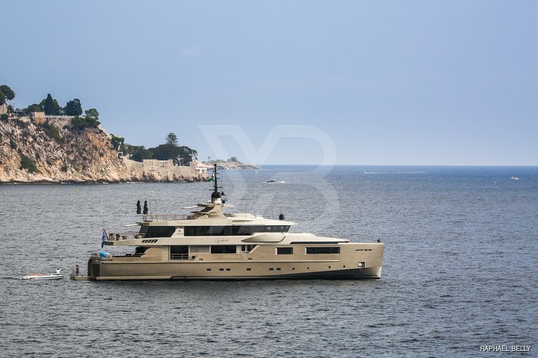 Maverick yacht exterior 4