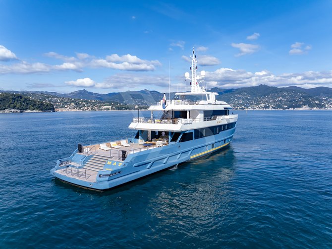 Mat yacht exterior 6