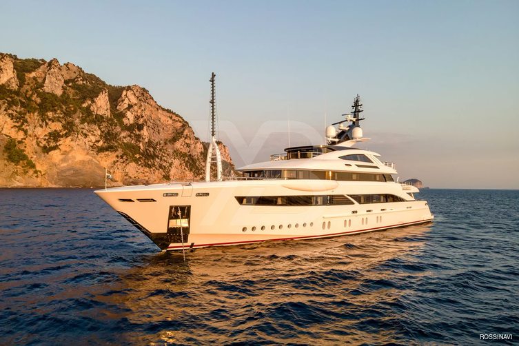 Florentia yacht exterior 16