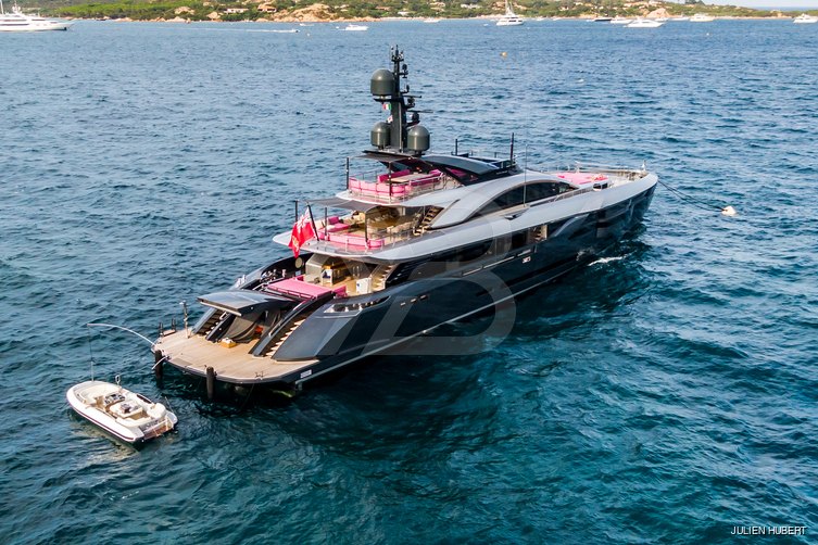Flying Dagger yacht exterior 8
