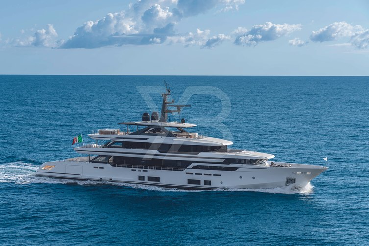 Asante yacht exterior 2