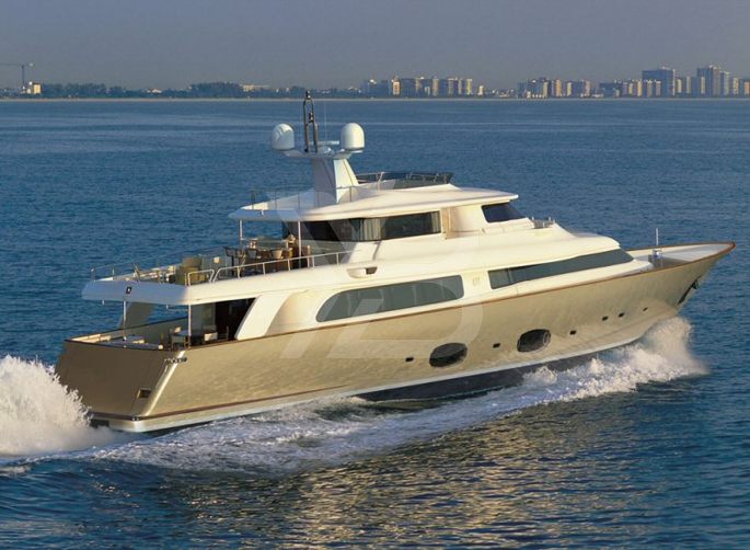 Maridaki yacht exterior 4