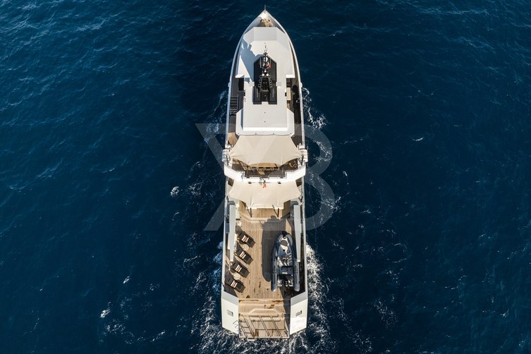 Fox yacht exterior 29