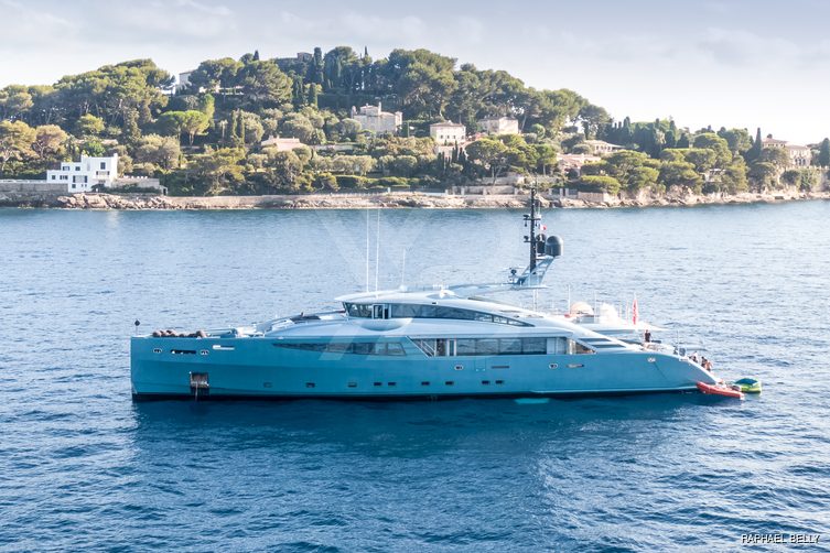 Queen Alla yacht exterior 10