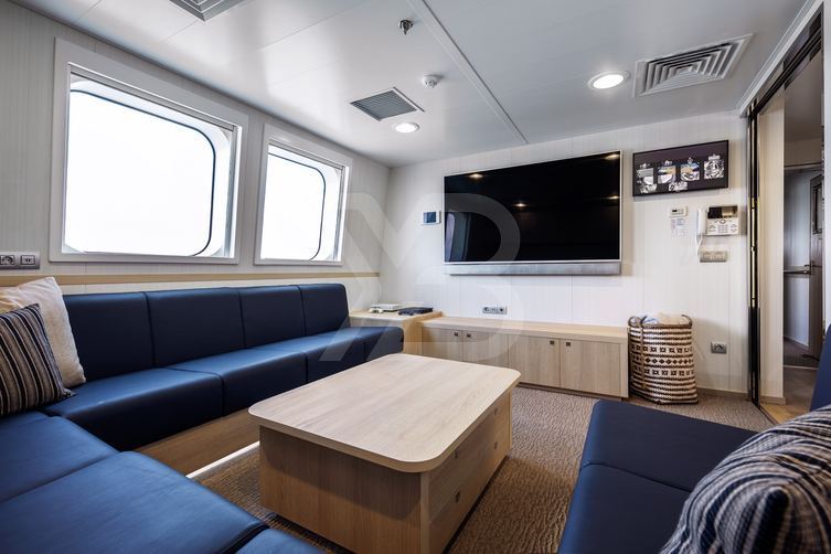 Hodor yacht interior 15