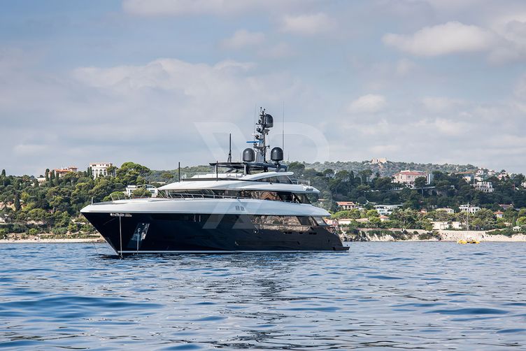 N2H yacht exterior 17