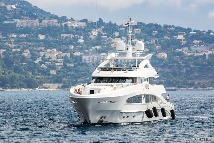 Masa yacht exterior 4