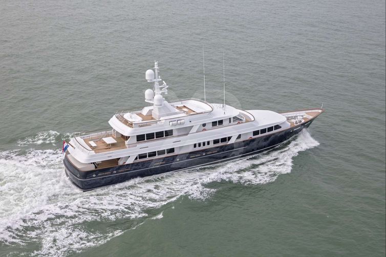 Valoria B yacht exterior 3