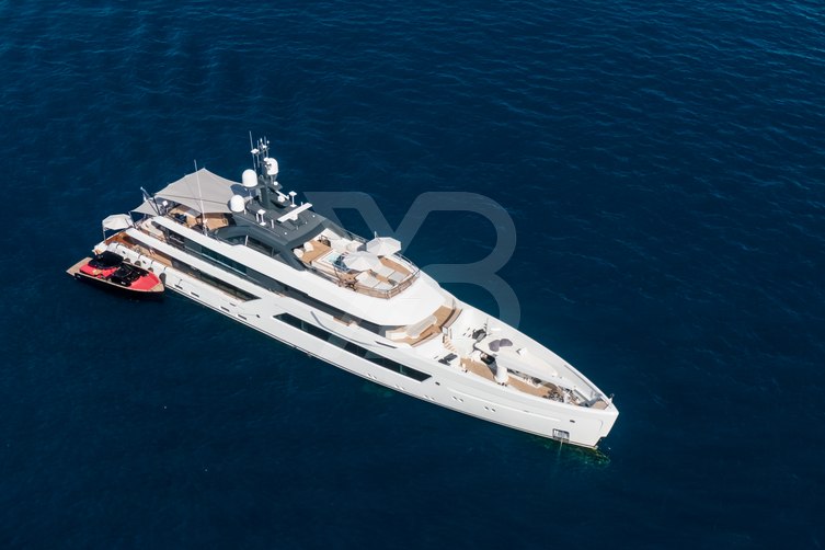 Entourage yacht exterior 19