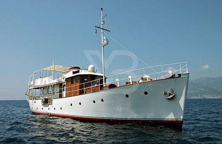 Lady Hertha yacht exterior 4