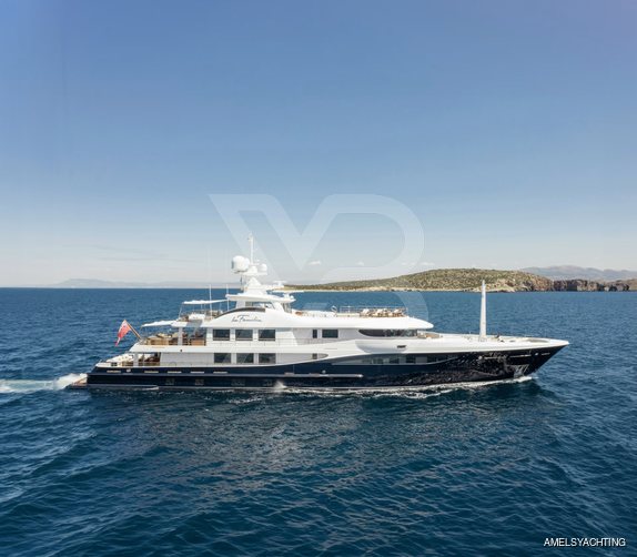 La Familia yacht exterior 5