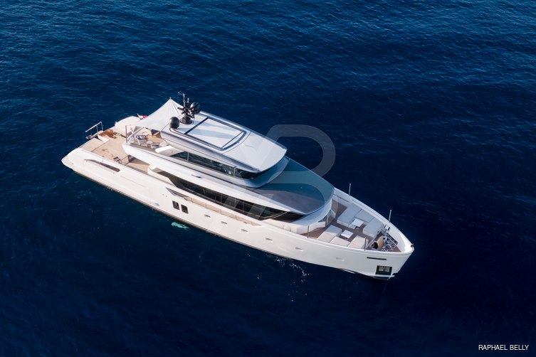 H yacht exterior 10