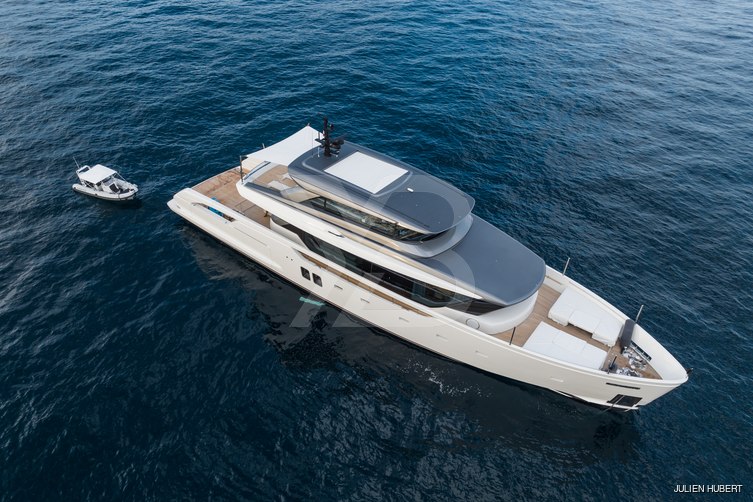 Ami yacht exterior 8