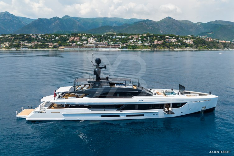 Jimmy yacht exterior 32