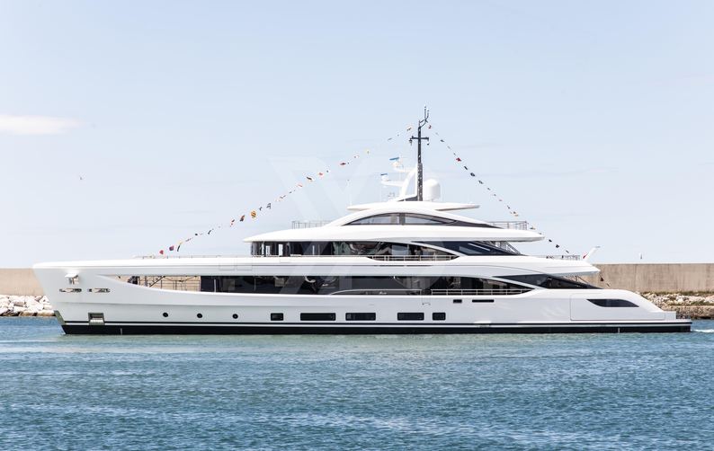 Alunya yacht exterior 14