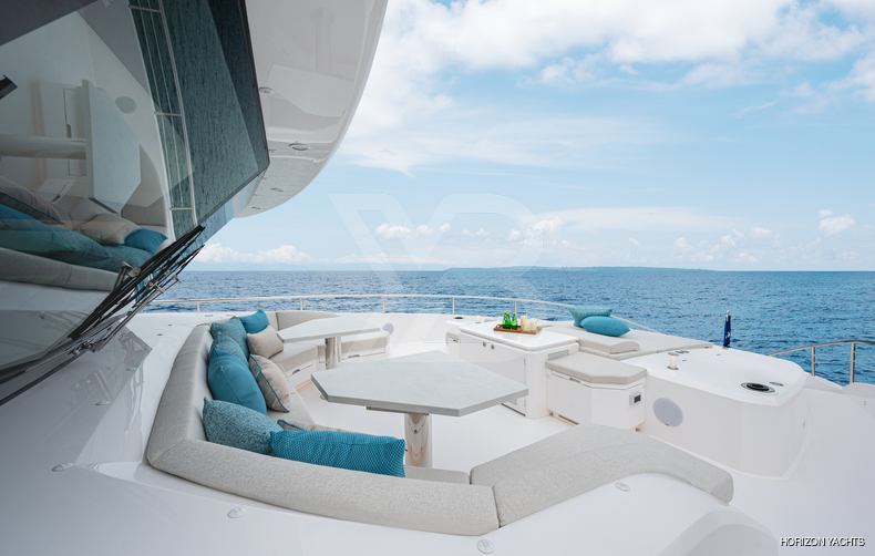 Island Soul yacht exterior 18