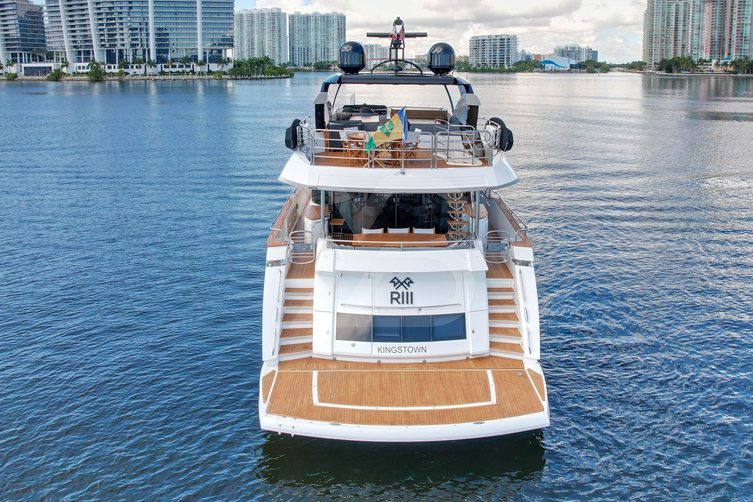RIII yacht exterior 4