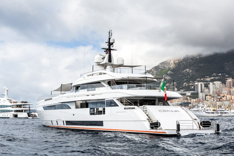 Stern yacht exterior 6