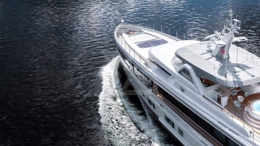 Q43 yacht exterior 8