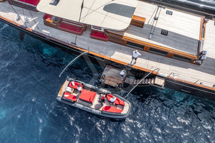 Maximus yacht exterior 3