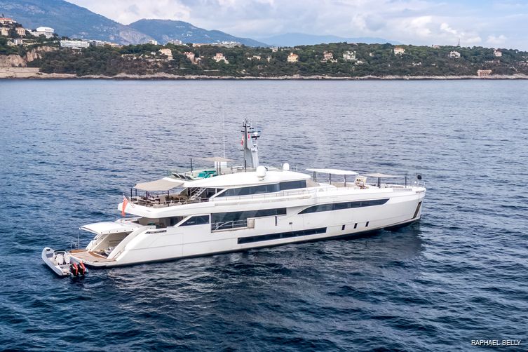 Timeless yacht exterior 16