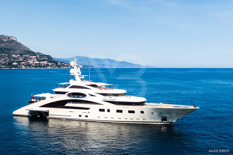 Eye yacht exterior 18