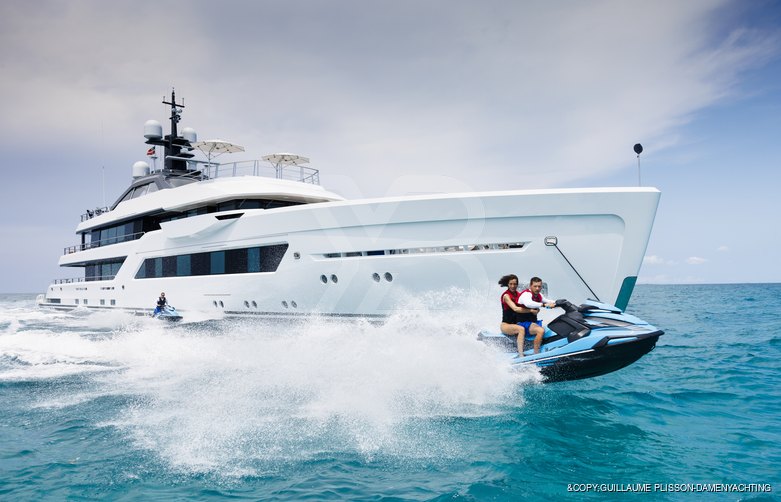 Entourage yacht exterior 15