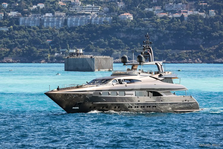 Mrs L yacht exterior 11