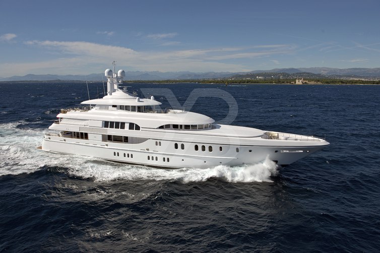 Bella Vita yacht exterior 2