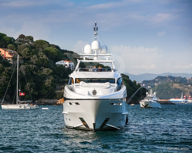 Jems yacht exterior 4