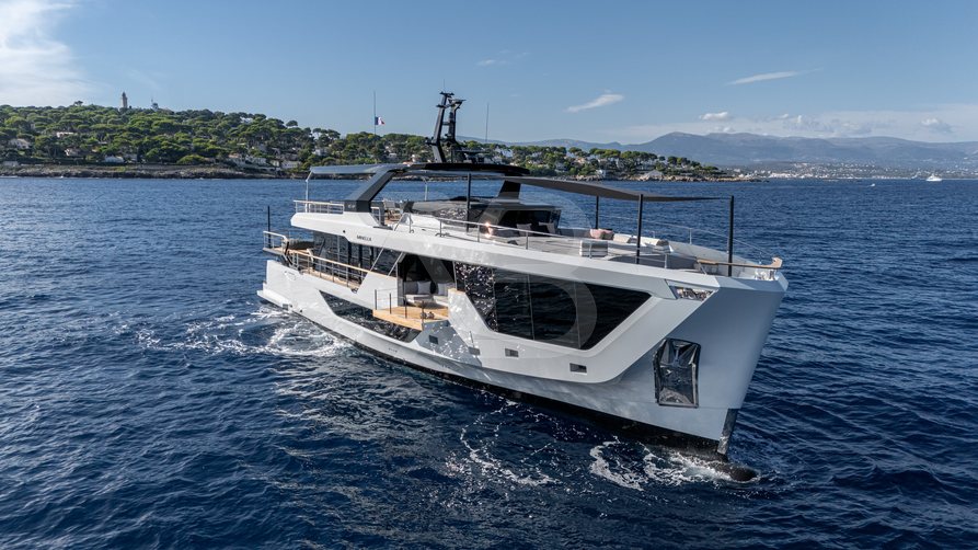 Minella yacht exterior 2