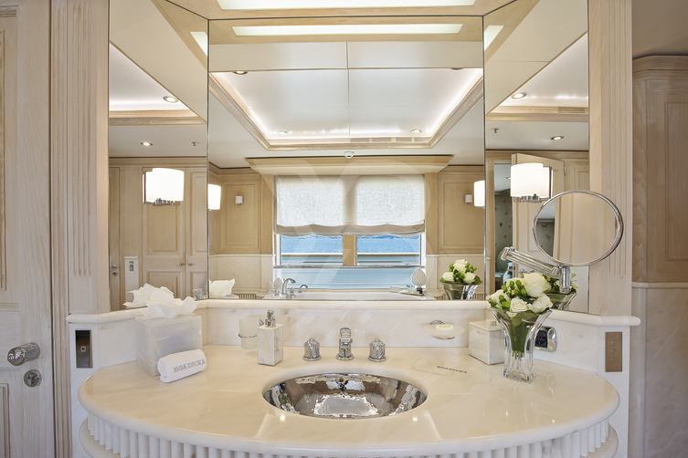 Boadicea yacht interior 18