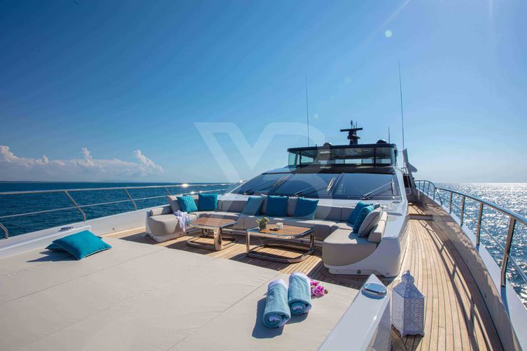 Yesenia yacht exterior 3