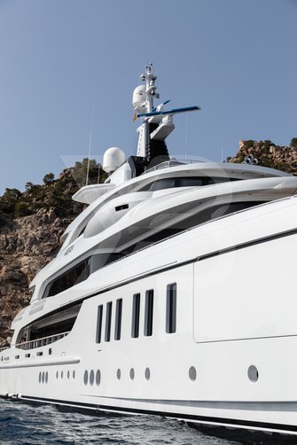 Artisan yacht exterior 179